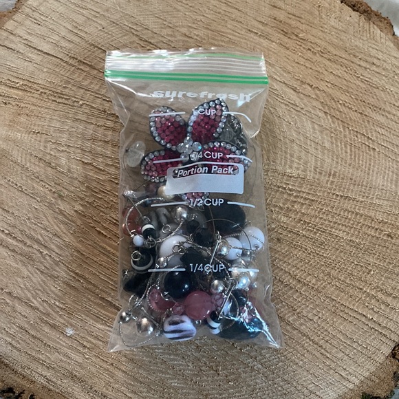 Bundle of long silver gem necklaces, mid length and pairs of elastic metal rings - Picture 15 of 15